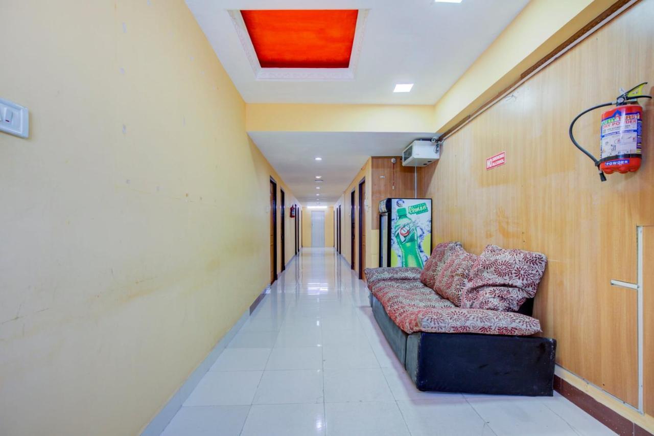 Oyo Flagship Amutha Residency Chennai Exterior photo